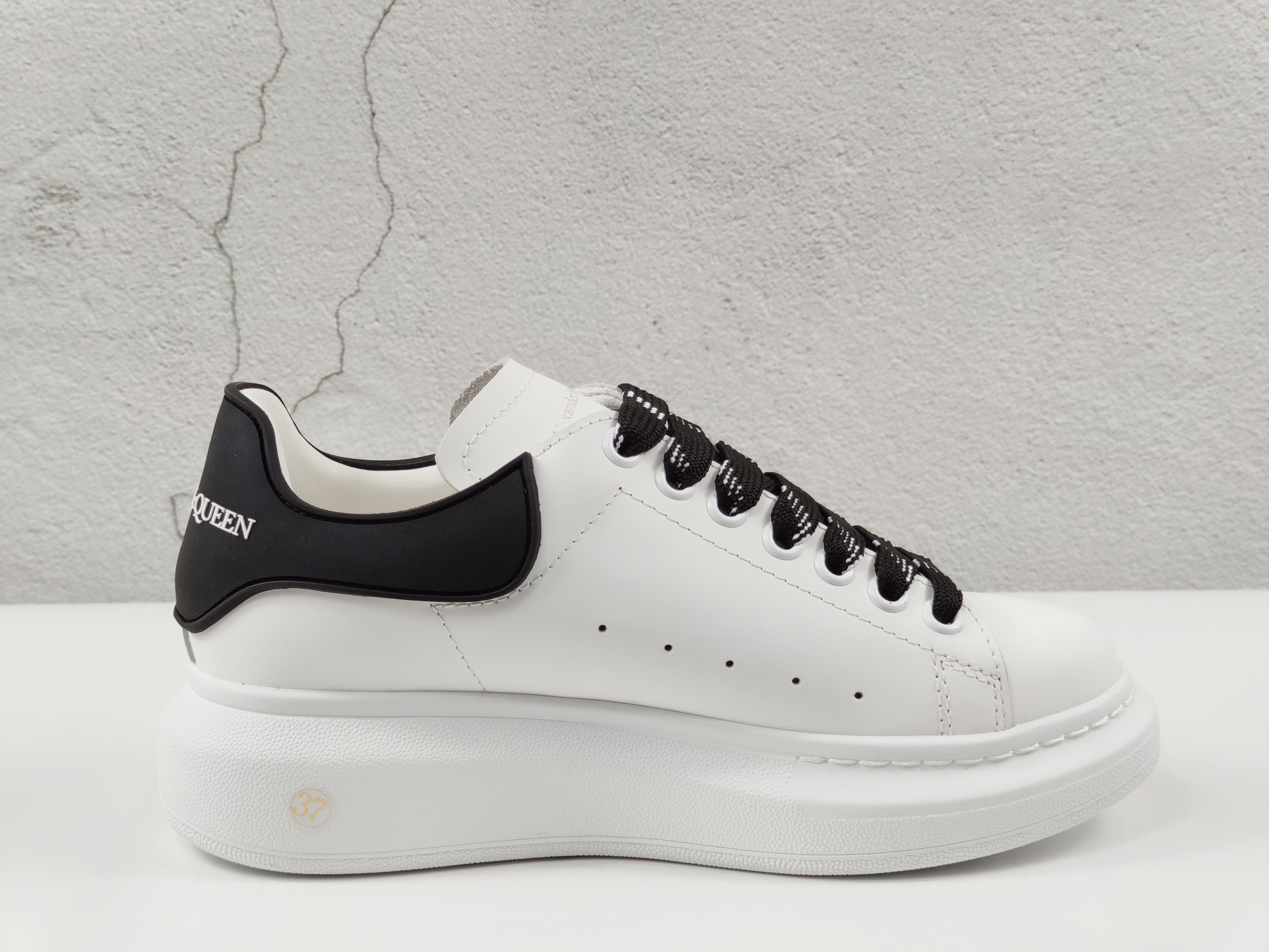 Alexander McQueen Oversized Sneaker Black Lace-up