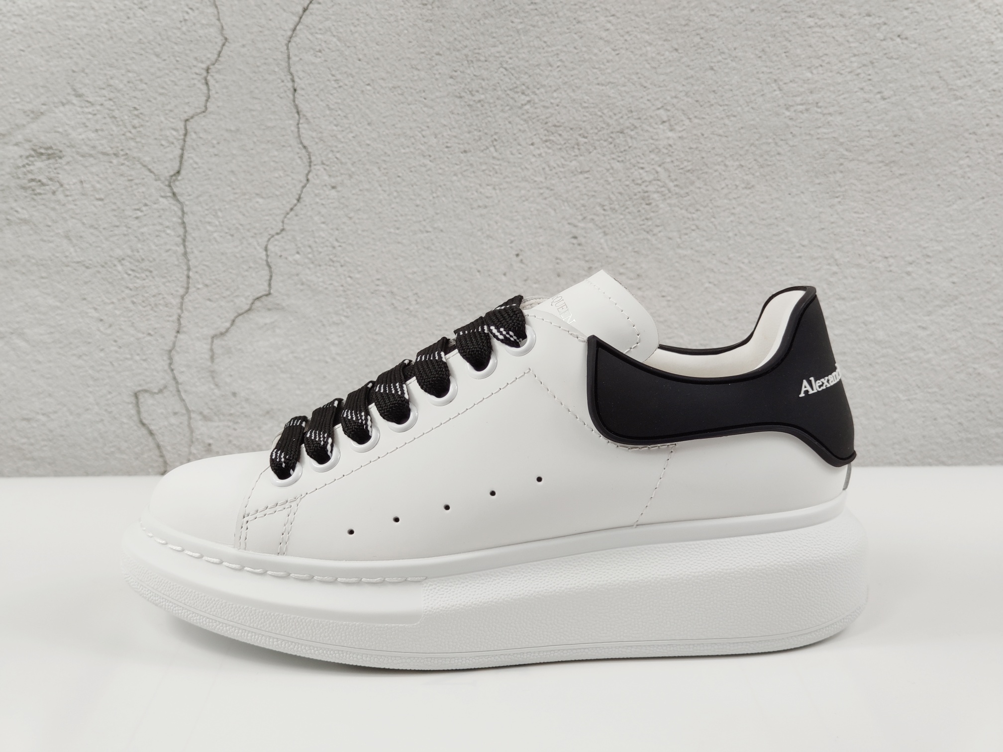 Alexander McQueen Oversized Sneaker Black Lace-up