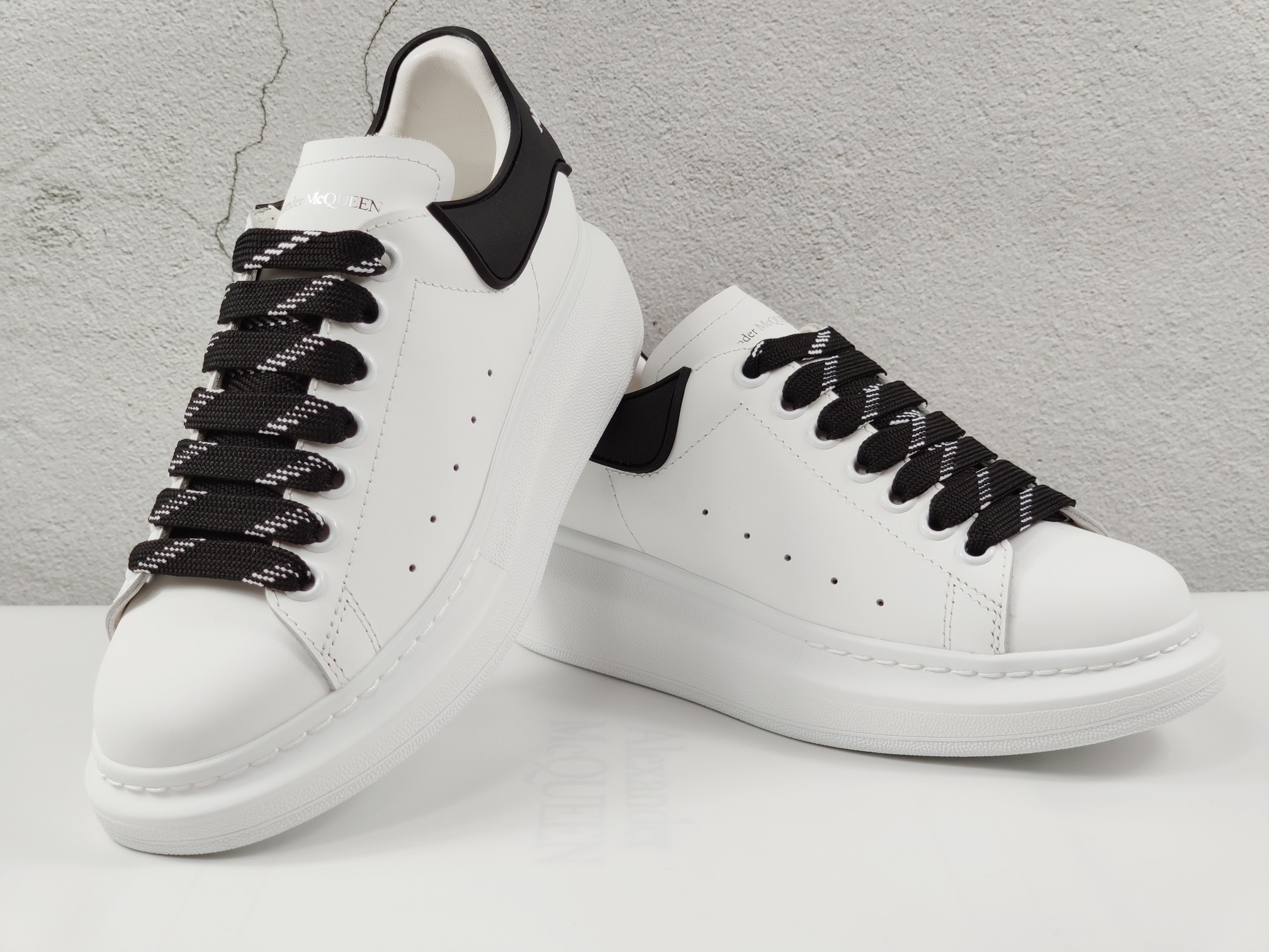 Alexander McQueen Oversized Sneaker Black Lace-up