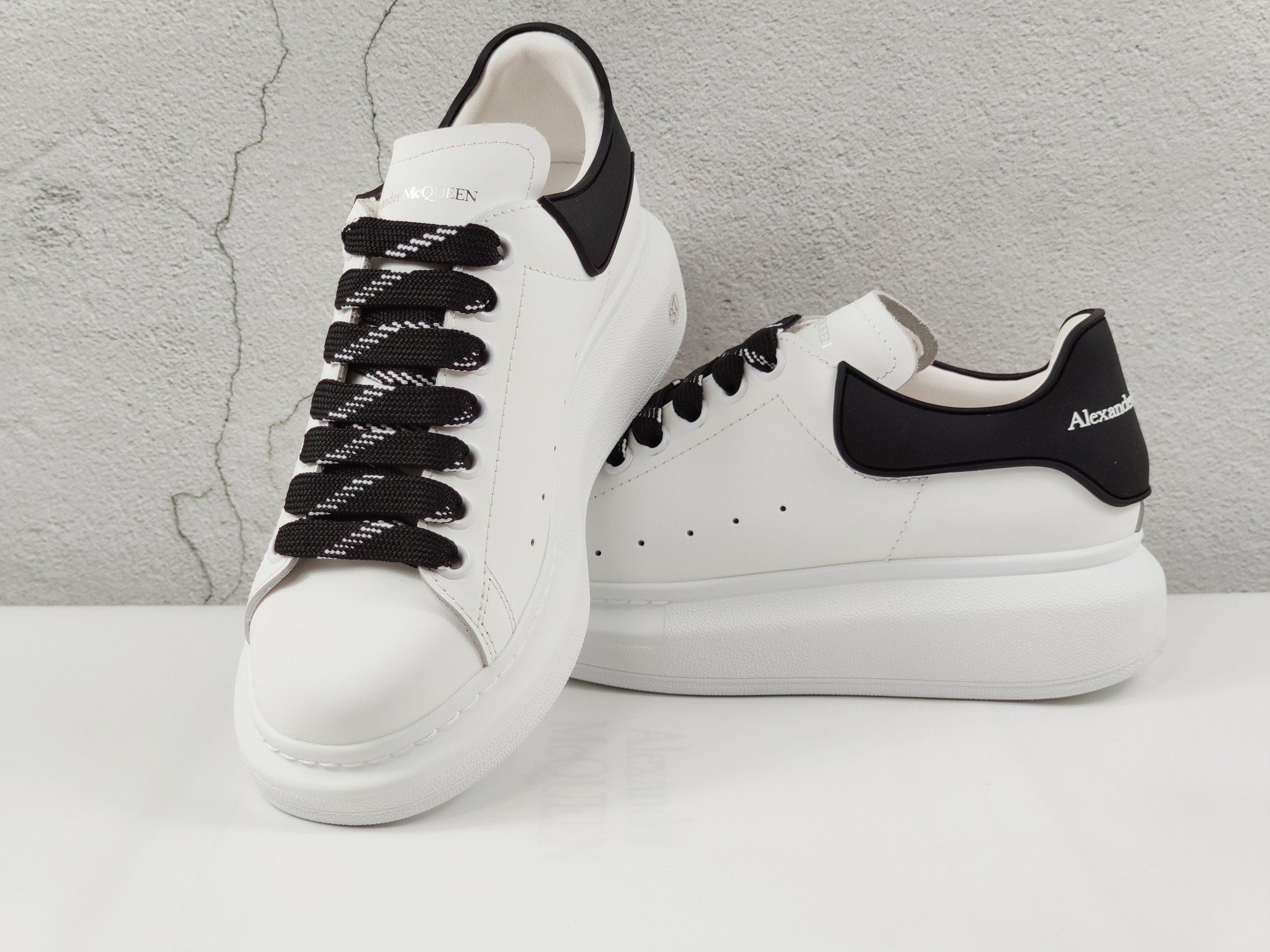 Alexander McQueen Oversized Sneaker Black Lace-up