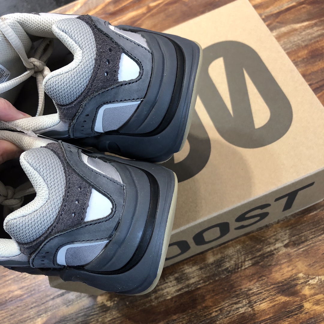 adidas Yeezy Boost 700V2