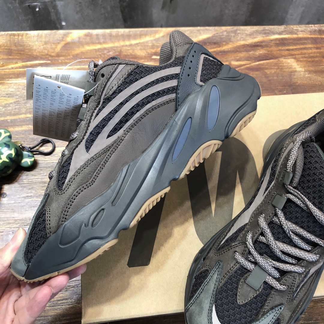 adidas Yeezy Boost 700V2