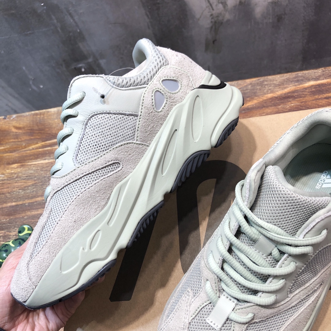 adidas Yeezy Boost 700