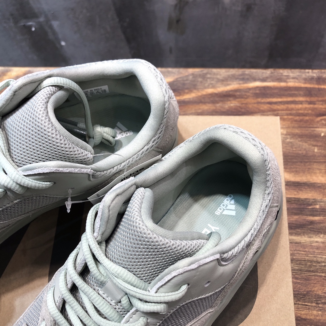 adidas Yeezy Boost 700