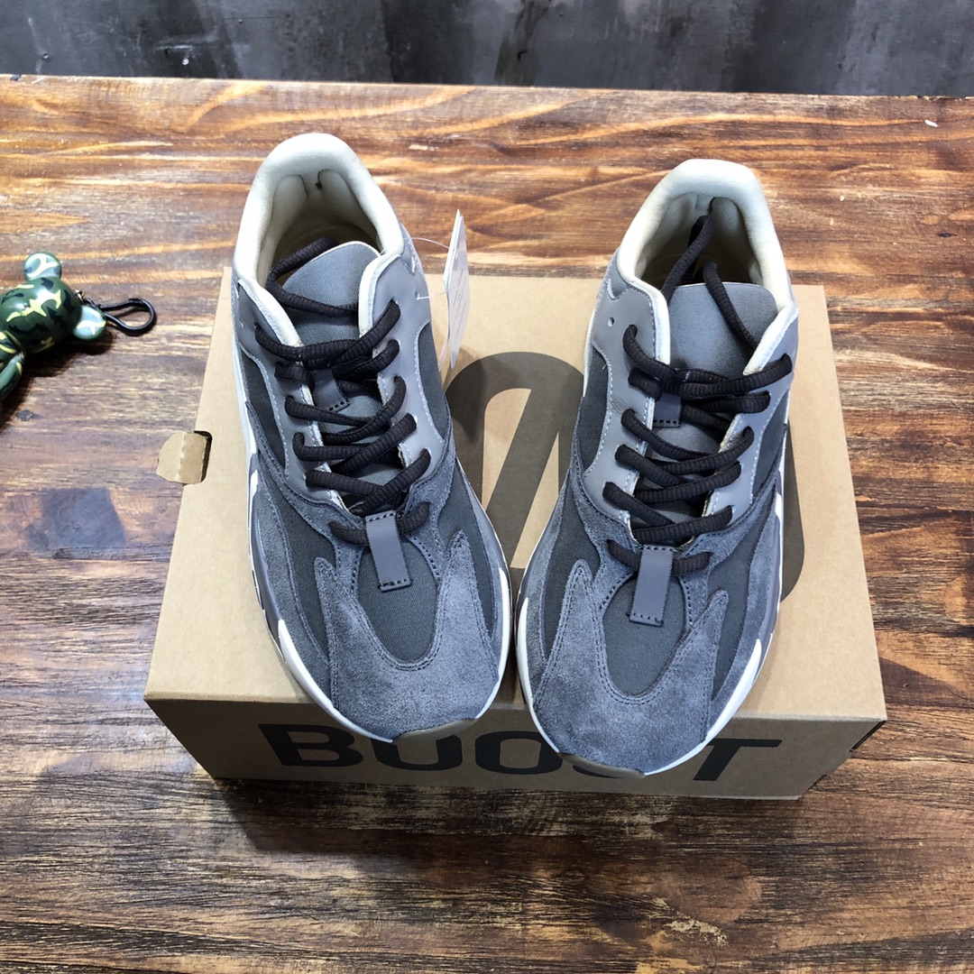 adidas Yeezy Boost 700