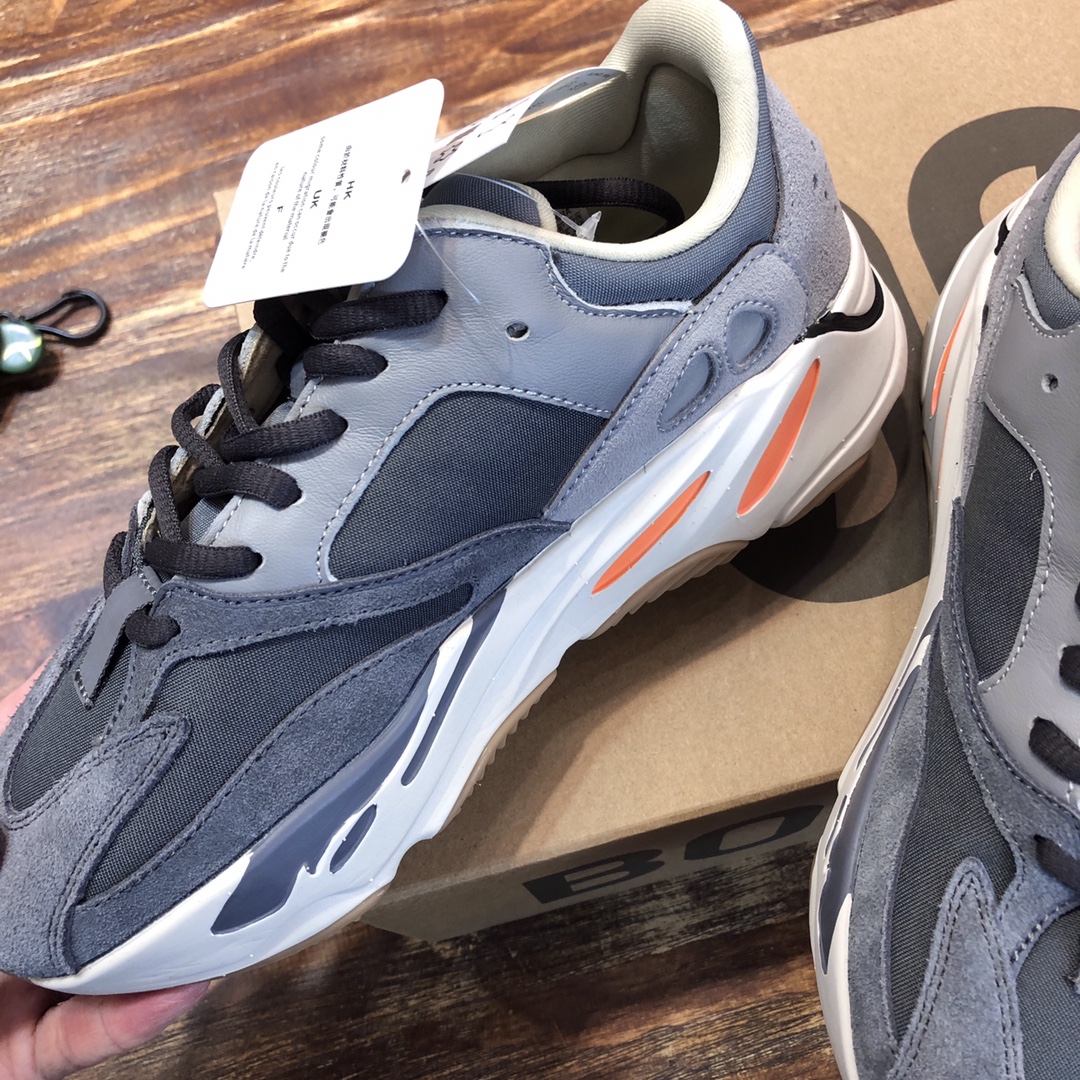 adidas Yeezy Boost 700