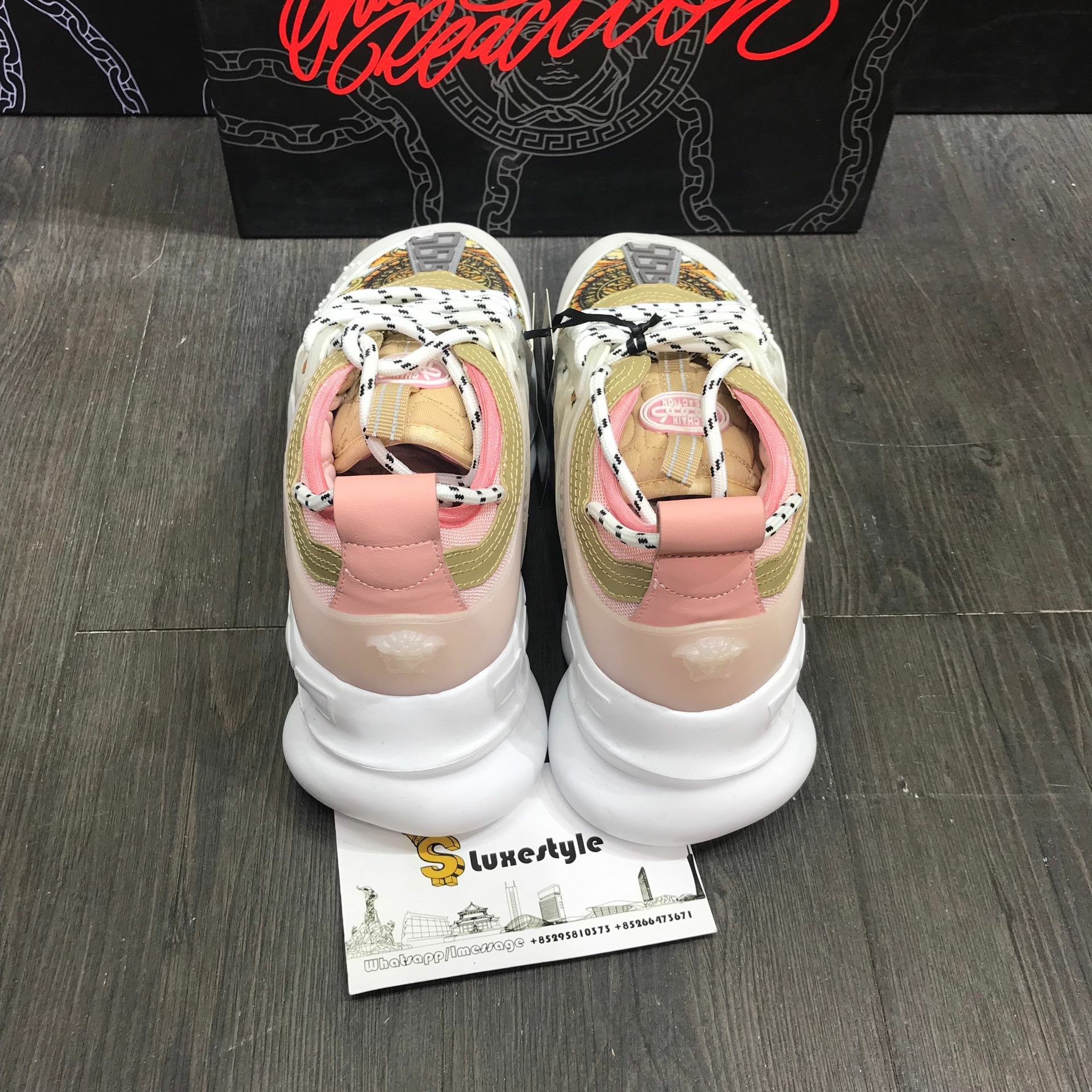 Versace Sneakers White and gold hibiscus print with white rubber sole MS09318