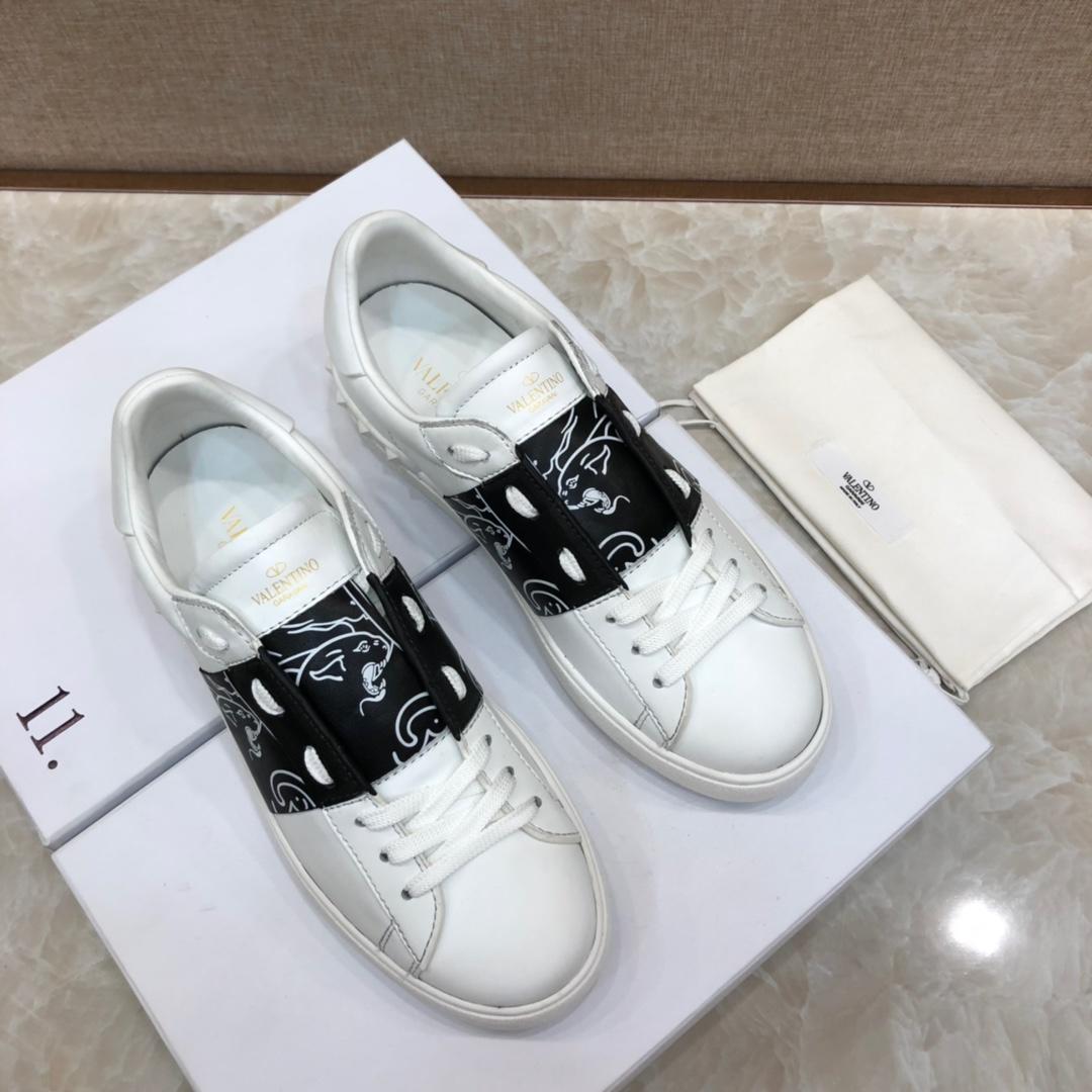 Valentino Perfect Quality Sneakers White and black print with white sole MS071453