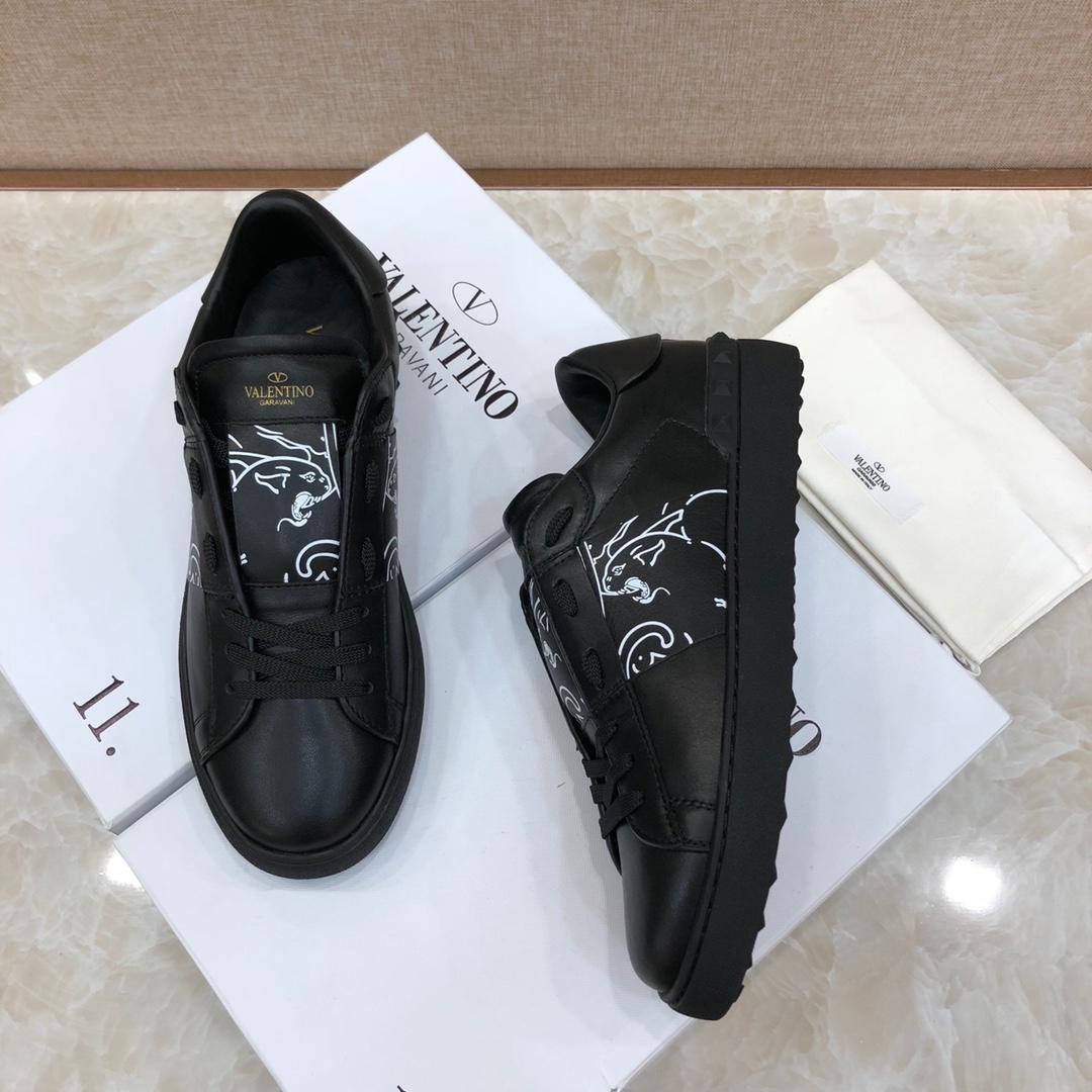 Valentino Perfect Quality Sneakers Black and white print with black sole MS071454