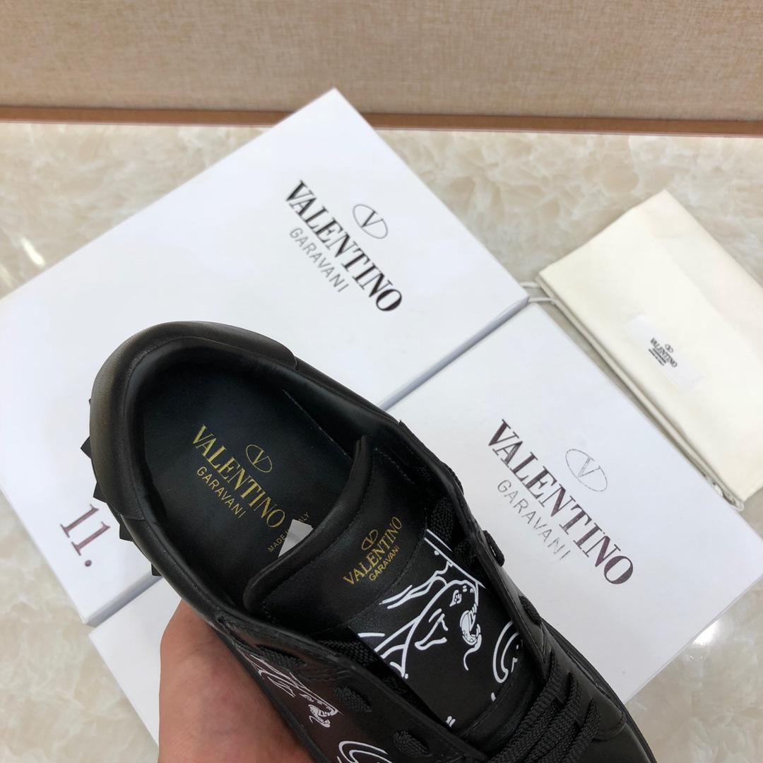 Valentino Perfect Quality Sneakers Black and white print with black sole MS071454