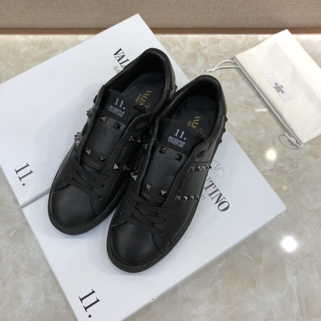 Valentino Perfect Quality Sneakers Black and black stud ribbon detail with black sole MS071459