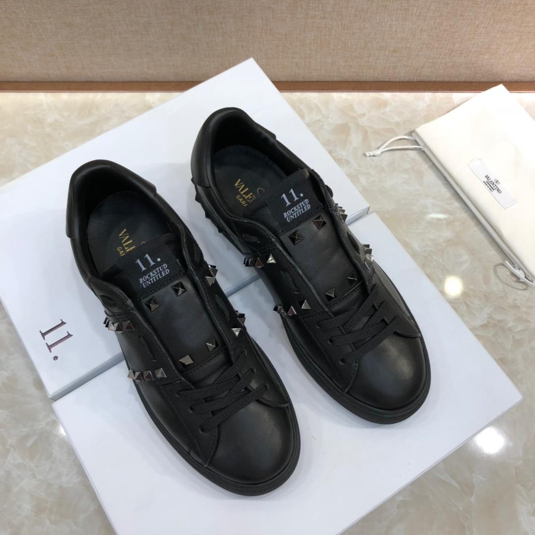 Valentino Perfect Quality Sneakers Black and black stud ribbon detail with black sole MS071459