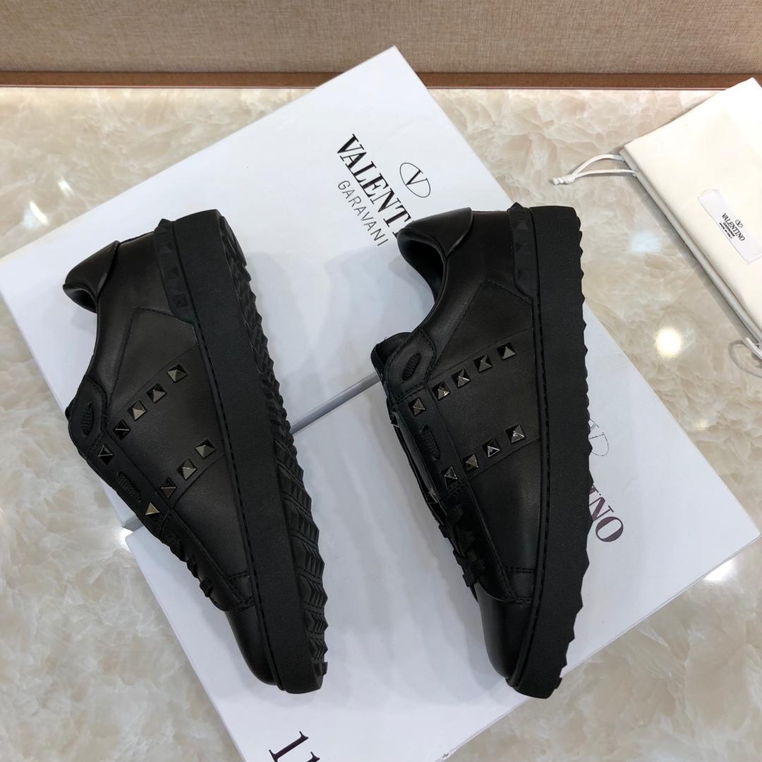 Valentino Perfect Quality Sneakers Black and black stud ribbon detail with black sole MS071459