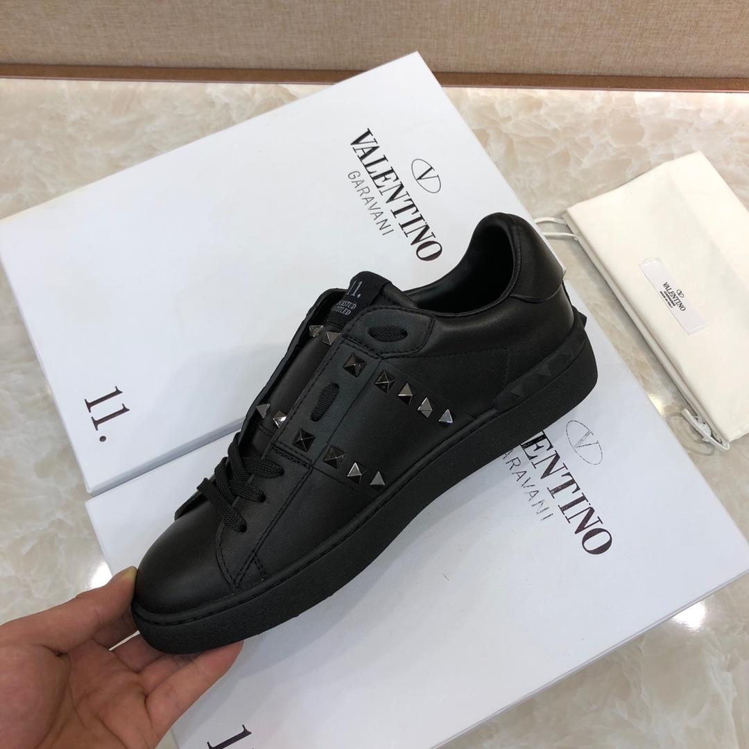 Valentino Perfect Quality Sneakers Black and black stud ribbon detail with black sole MS071459