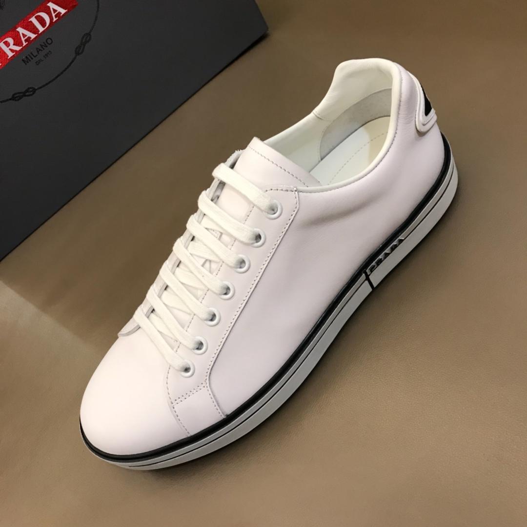 Prada Fashion Sneakers White and black Prada patch heel with white sole MS02933
