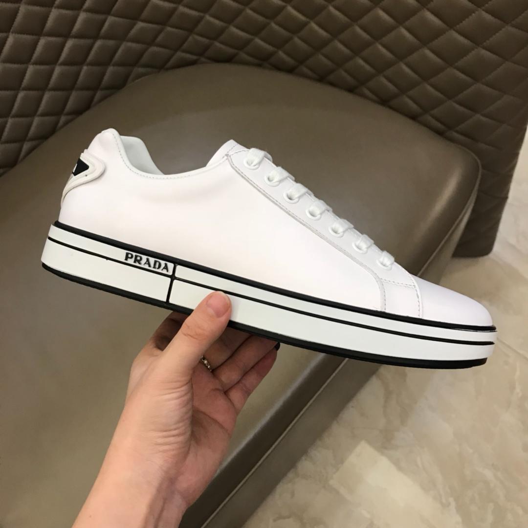 Prada Fashion Sneakers White and black Prada patch heel with white sole MS02933