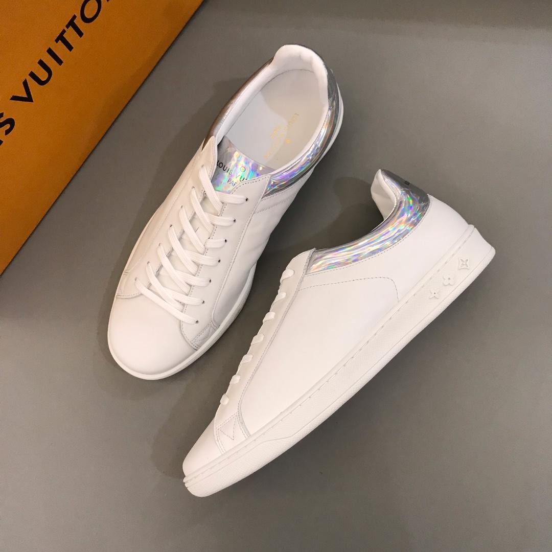 lv Perfect Quality Sneakers White and silver trim and white sole MS02838