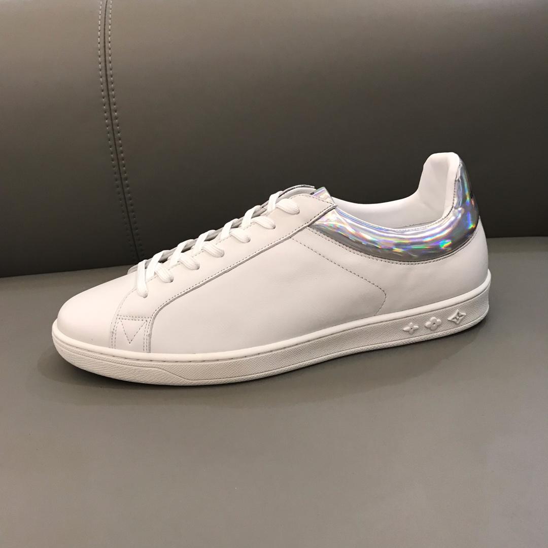 lv Perfect Quality Sneakers White and silver trim and white sole MS02838