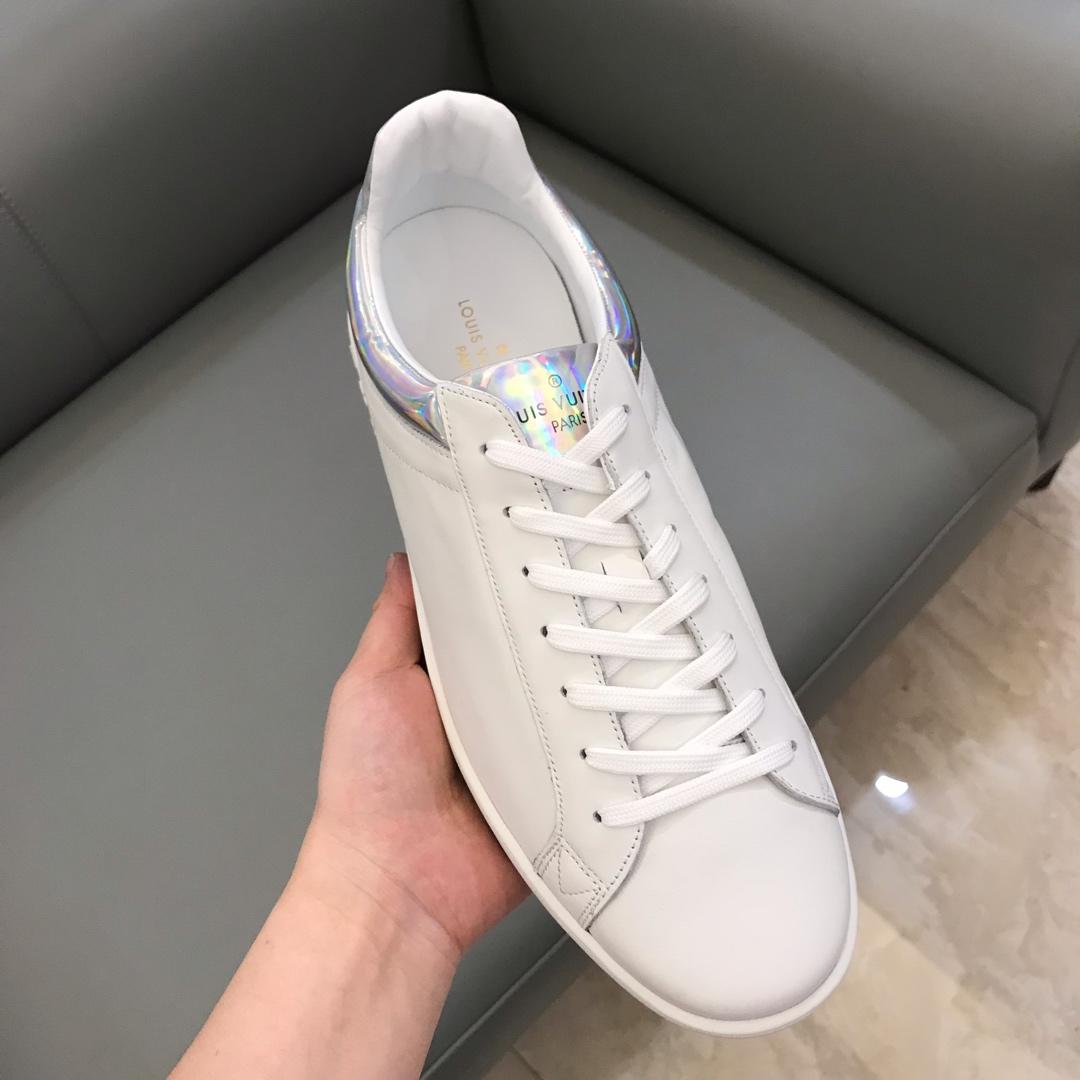 lv Perfect Quality Sneakers White and silver trim and white sole MS02838