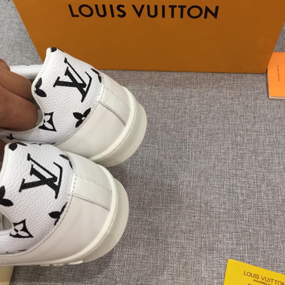 lv Perfect Quality Sneakers White and Monogram trim details and white sole MS071090