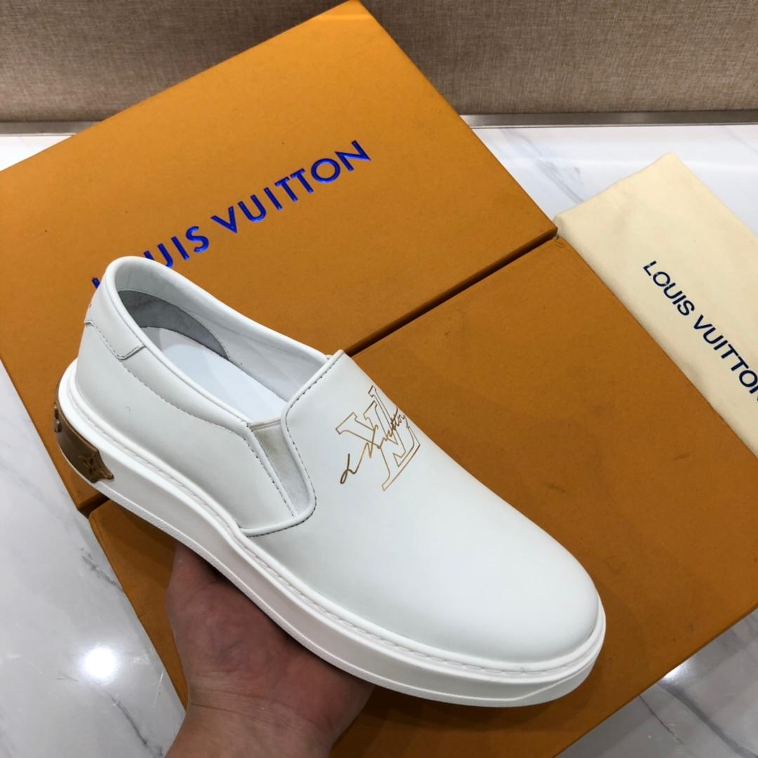 lv Perfect Quality Sneakers White and gold LV print with white sole MS071111