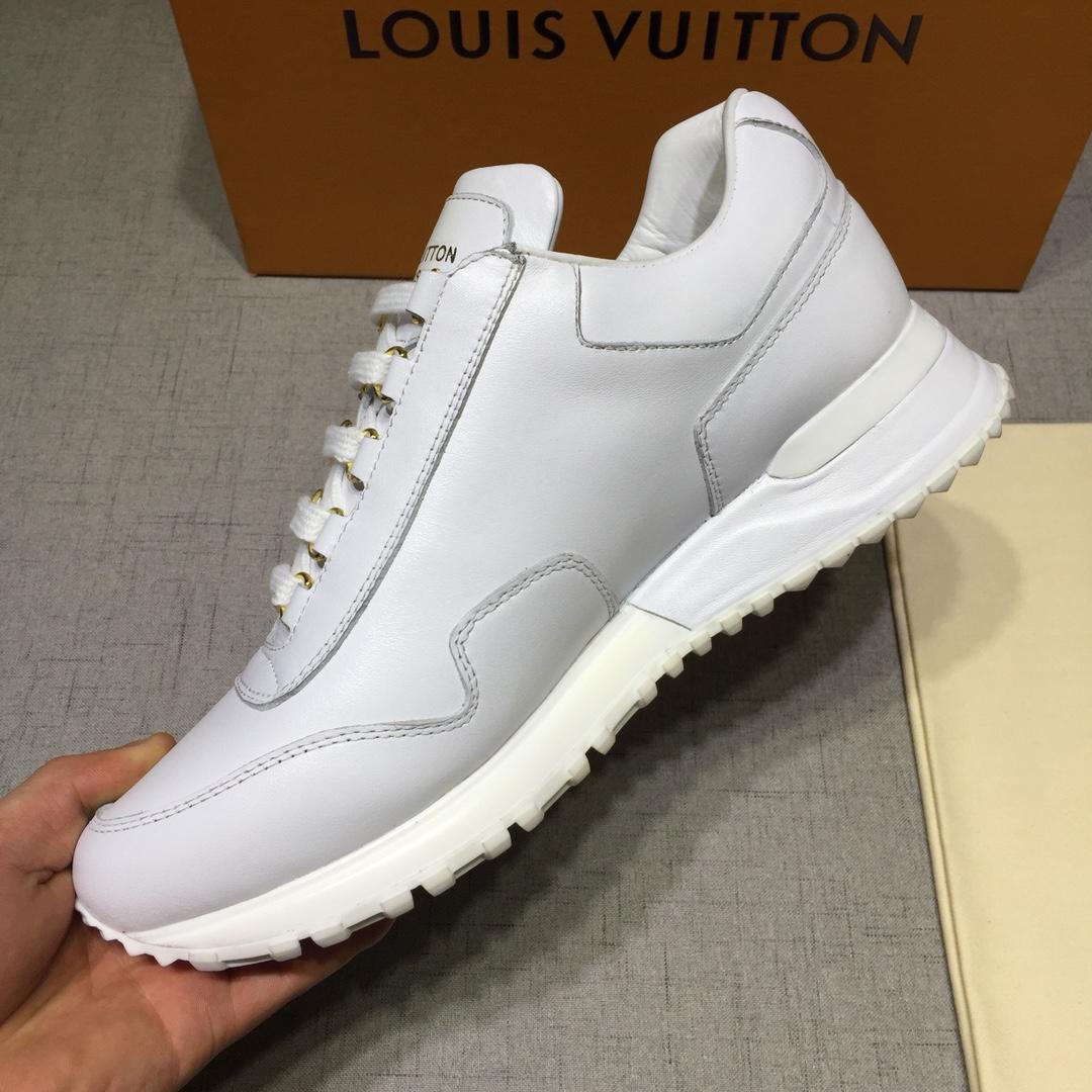 lv Perfect Quality Sneakers White and gold LV logo with white sole MS071039