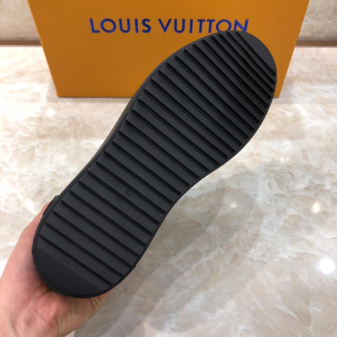 lv Perfect Quality Sneakers Black and LV print with black sole MS071057