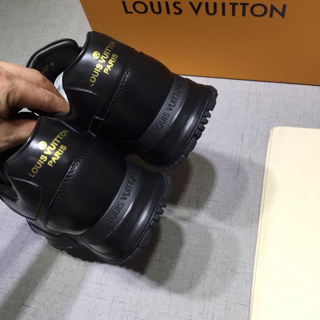lv Perfect Quality Sneakers Black and gold LV logo with black sole MS071040