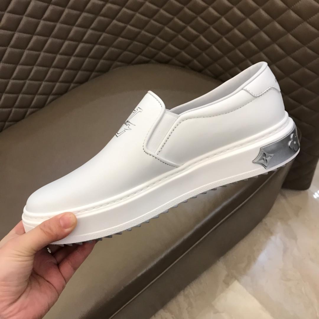 lv Fashion Sneakers White and silver LV print with white sole MS02861