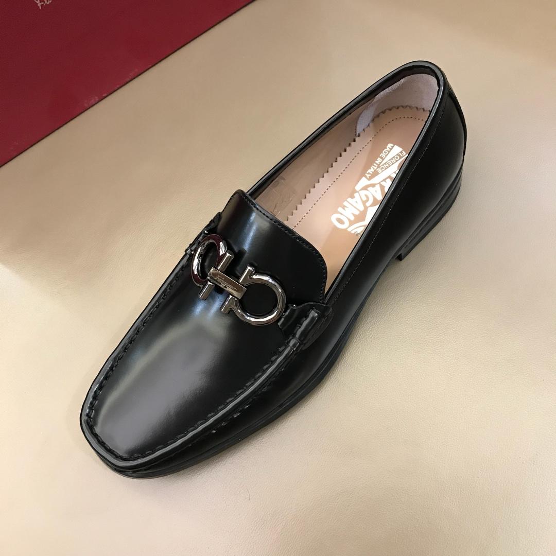 Salvatore Ferragamo Black Bright leather Fashion Perfect Quality Loafers With Sliver Buckle MS02975