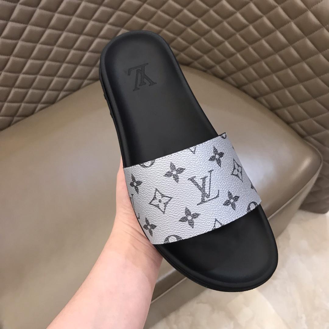 Louis Vuittion Slippers with LV design in silver rubber MS021022