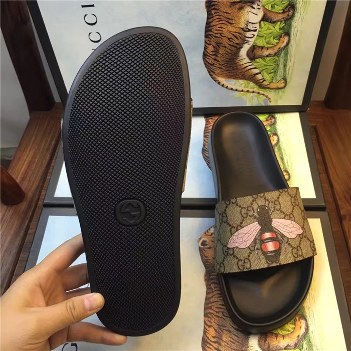 High Quality Gucci Supreme bee slide sandal OF_1DB9BBFECB94