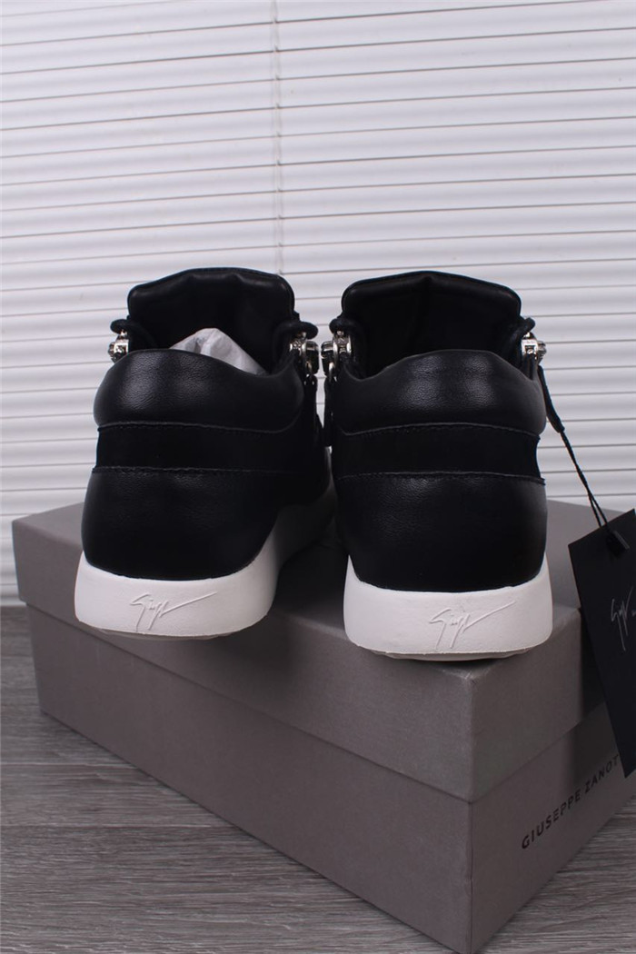 High Quality Giuseppe Zanotti Runner black and white midsole sneakers