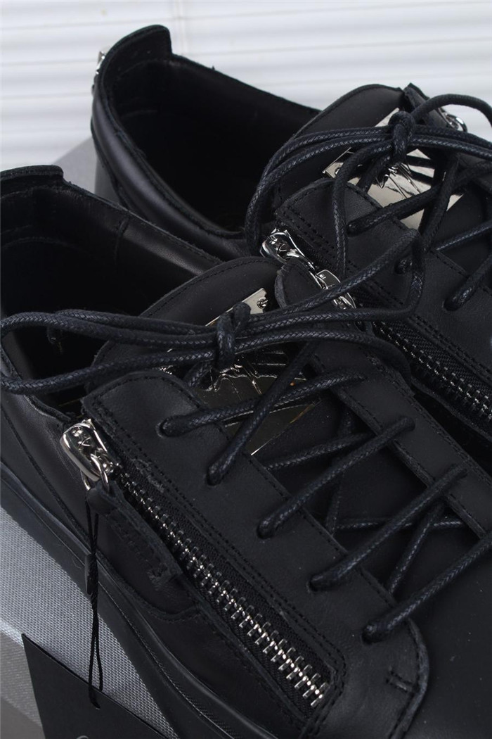 High Quality Giuseppe Zanotti low-top black and black sole sneakers