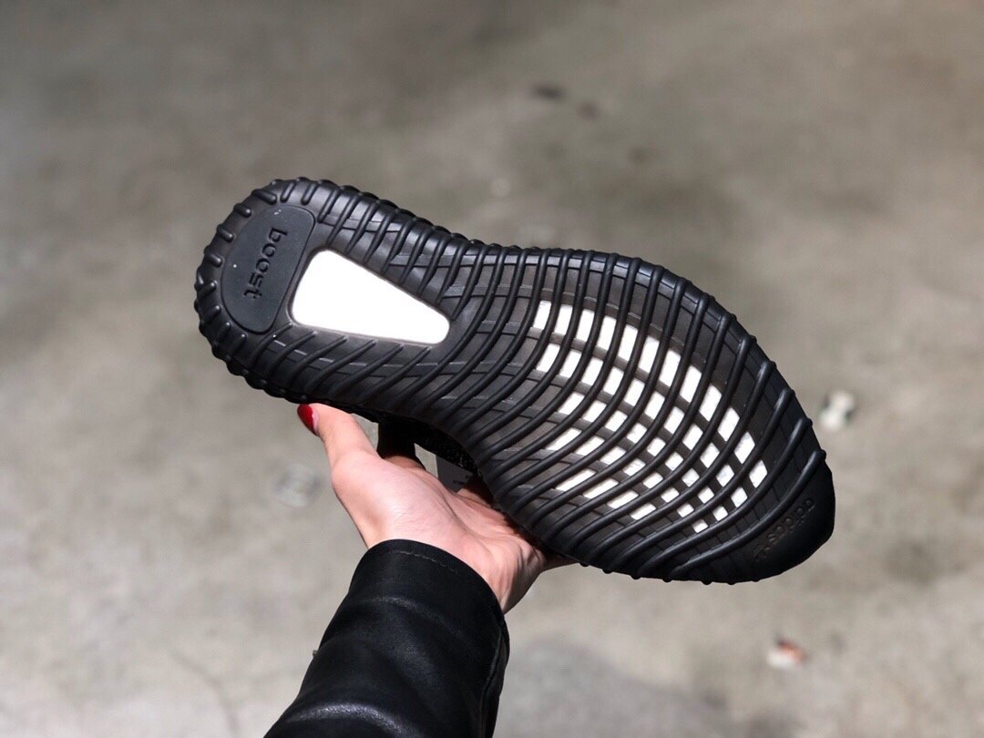 High Quality Exclusive YEEZY 350 V2 Black WITH REAL PREMEKNIT FROM HUAYIYI WHICH OFFER PRIMEKNIT TO ADIDAS DIRECTLY READY on April 14th