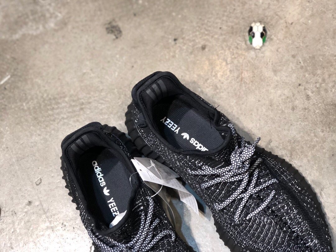 High Quality Exclusive YEEZY 350 V2 Black WITH REAL PREMEKNIT FROM HUAYIYI WHICH OFFER PRIMEKNIT TO ADIDAS DIRECTLY READY on April 14th