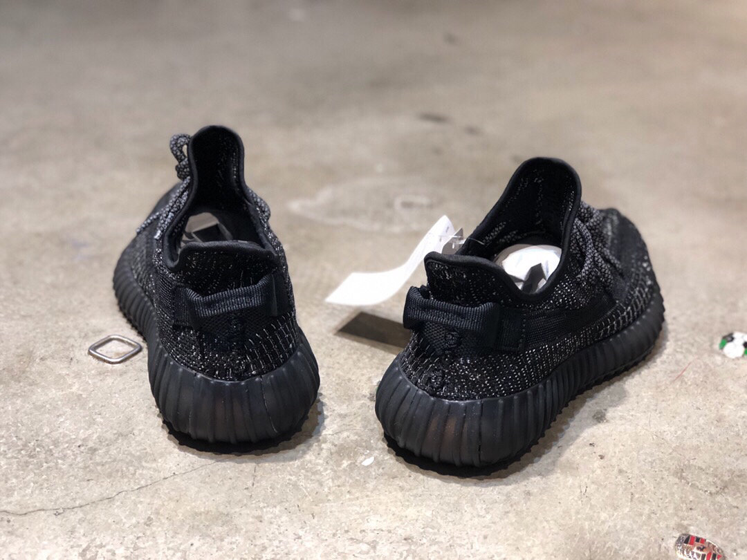 High Quality Exclusive YEEZY 350 V2 Black WITH REAL PREMEKNIT FROM HUAYIYI WHICH OFFER PRIMEKNIT TO ADIDAS DIRECTLY READY on April 14th