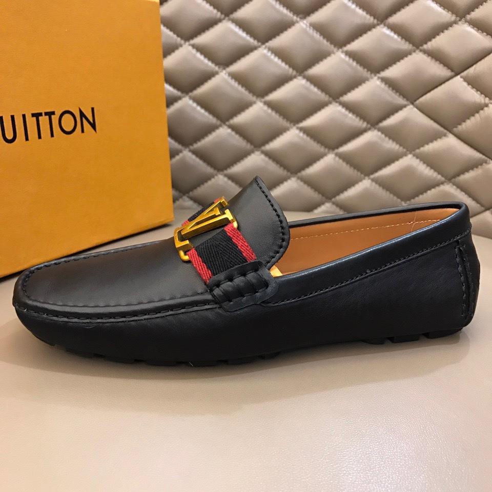 lv Black Bright leather Loafers With Golden Buckle MS02800