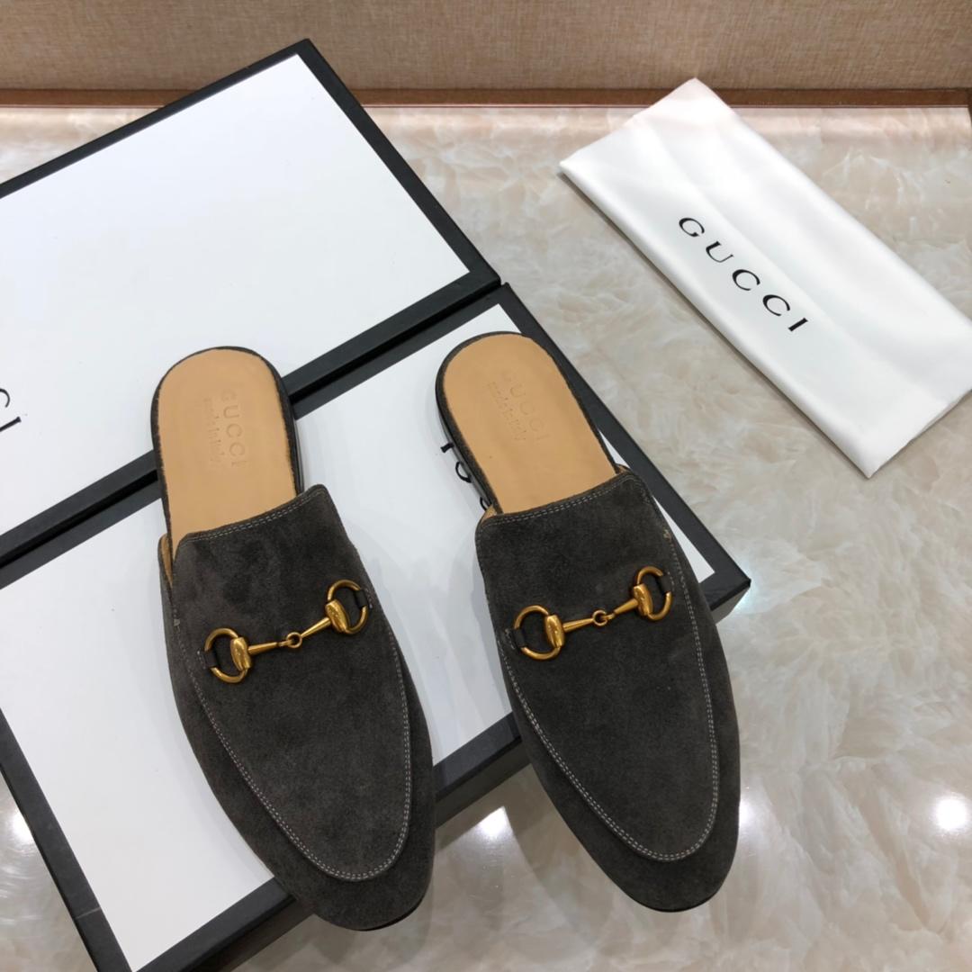 Guccigray Slipper with golden button MS07532