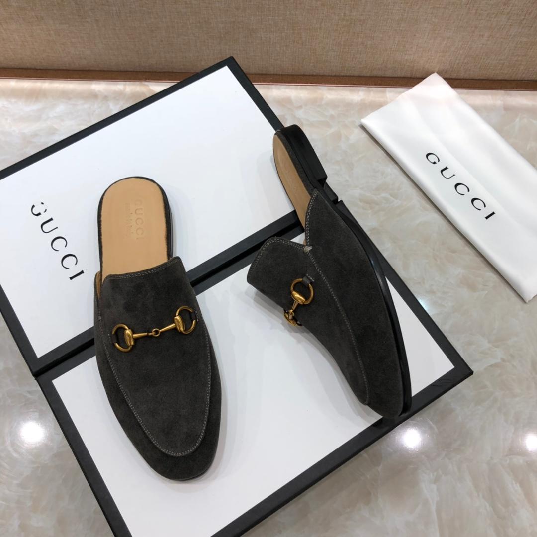 Guccigray Slipper with golden button MS07532