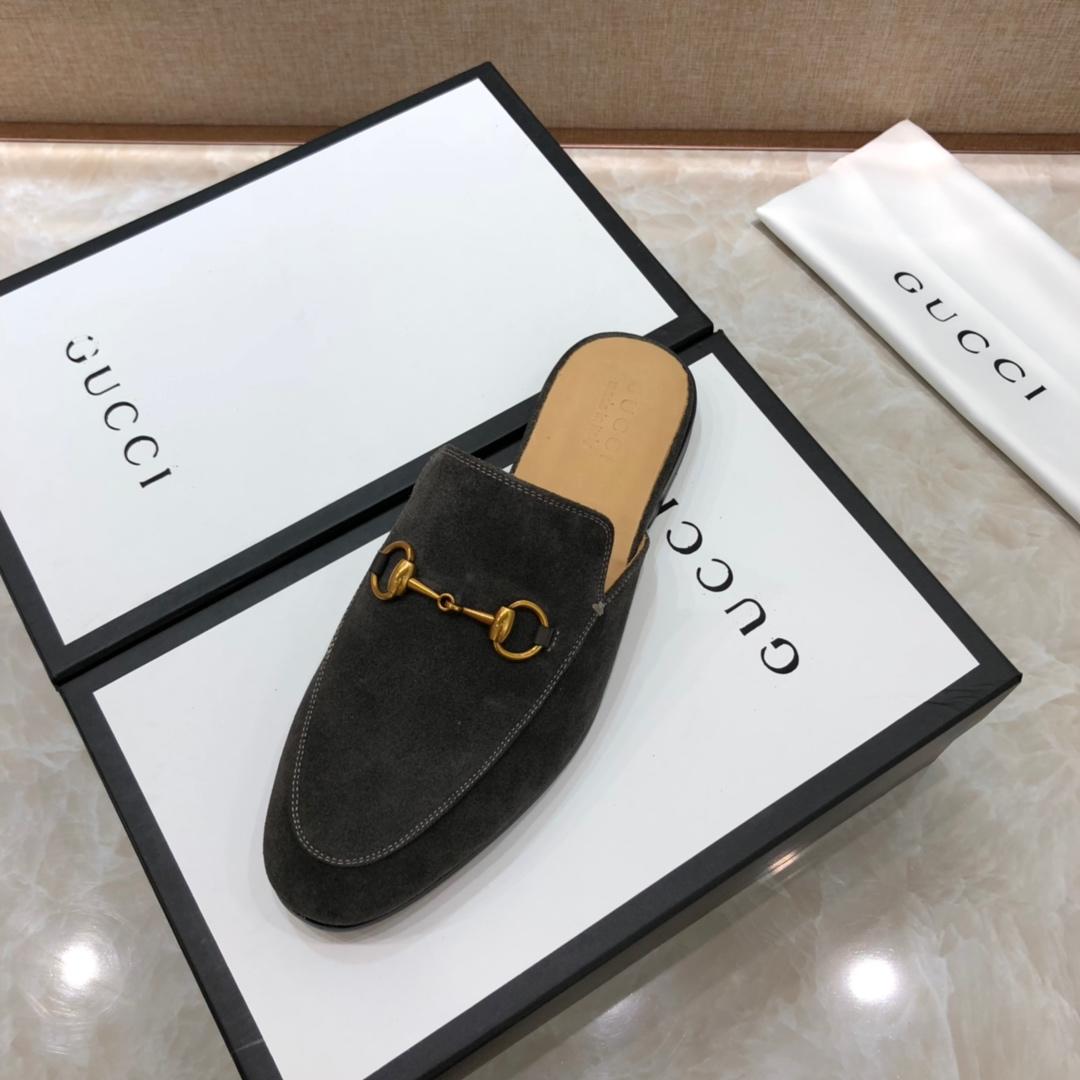 Guccigray Slipper with golden button MS07532