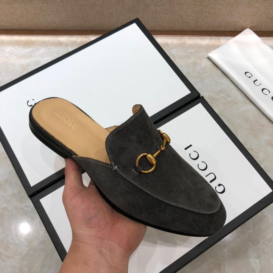 Guccigray Slipper with golden button MS07532