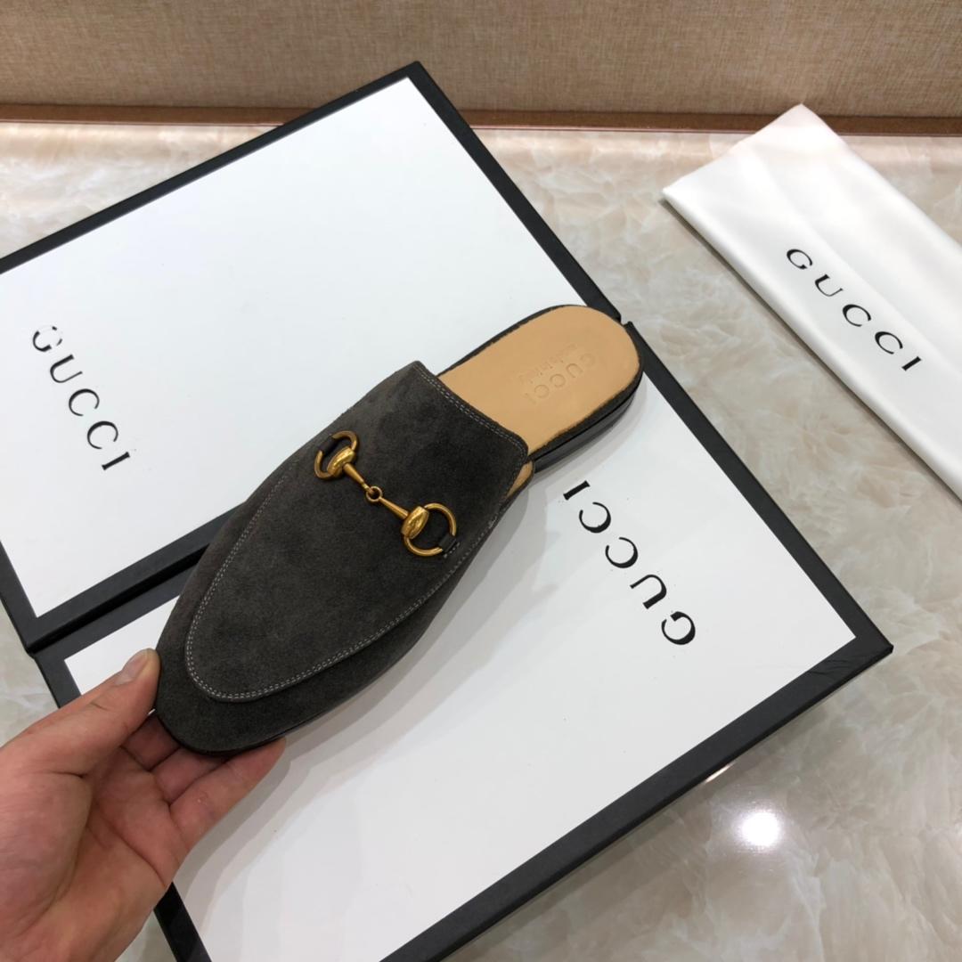 Guccigray Slipper with golden button MS07532