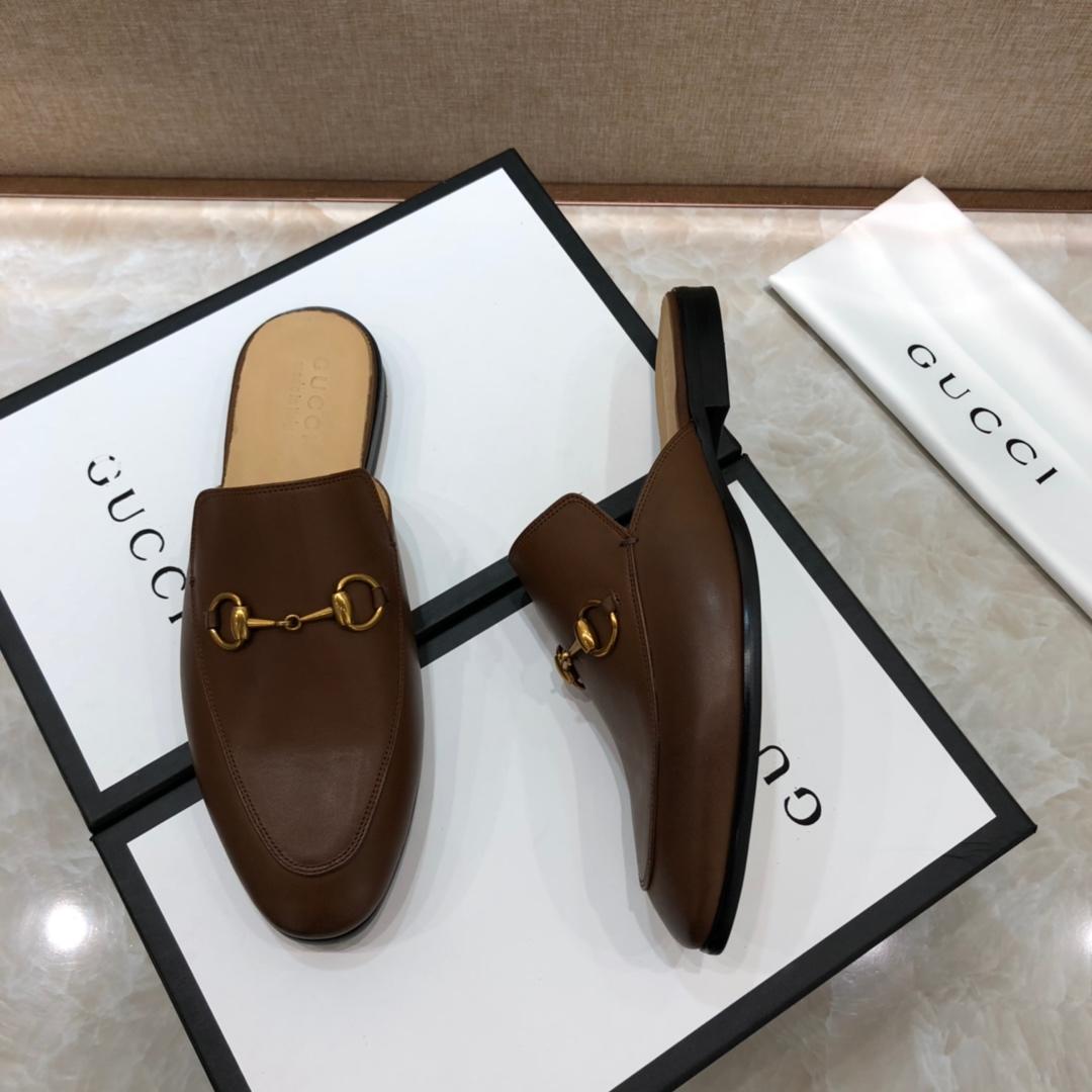 Guccibrown Slipper with golden button MS07526