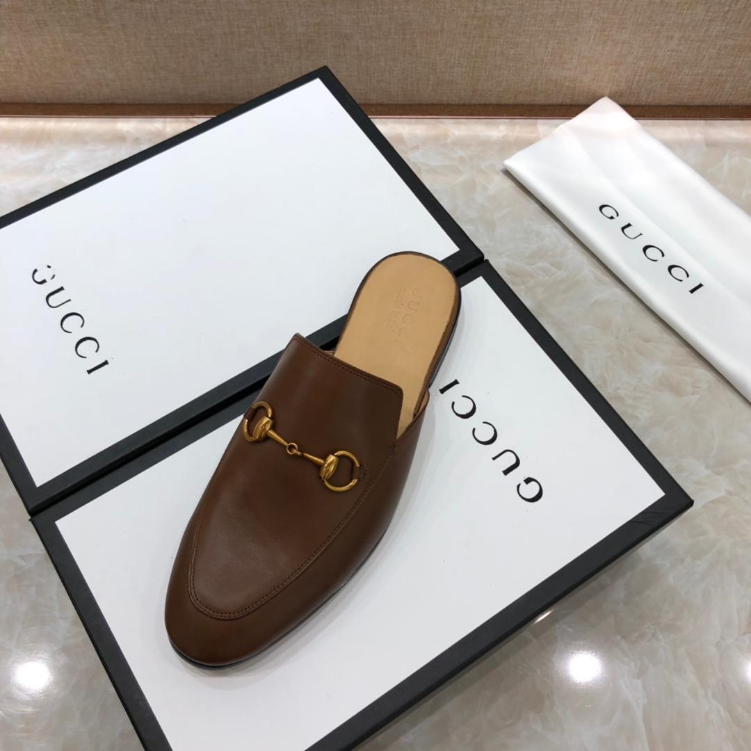 Guccibrown Slipper with golden button MS07526