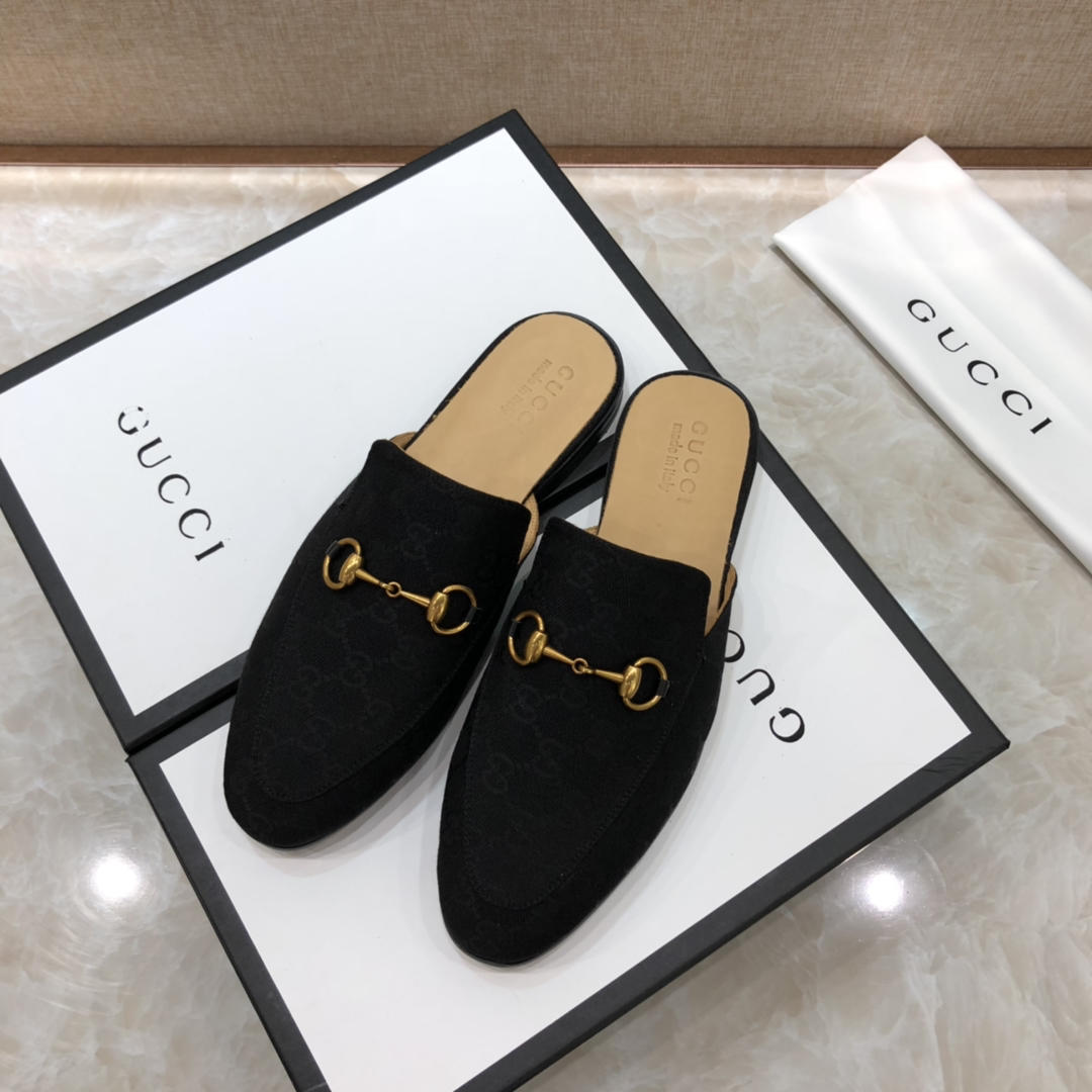 Gucciblack Slipper with golden button MS07528