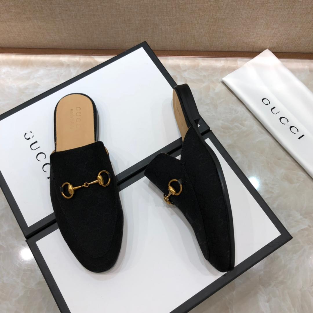 Gucciblack Slipper with golden button MS07528