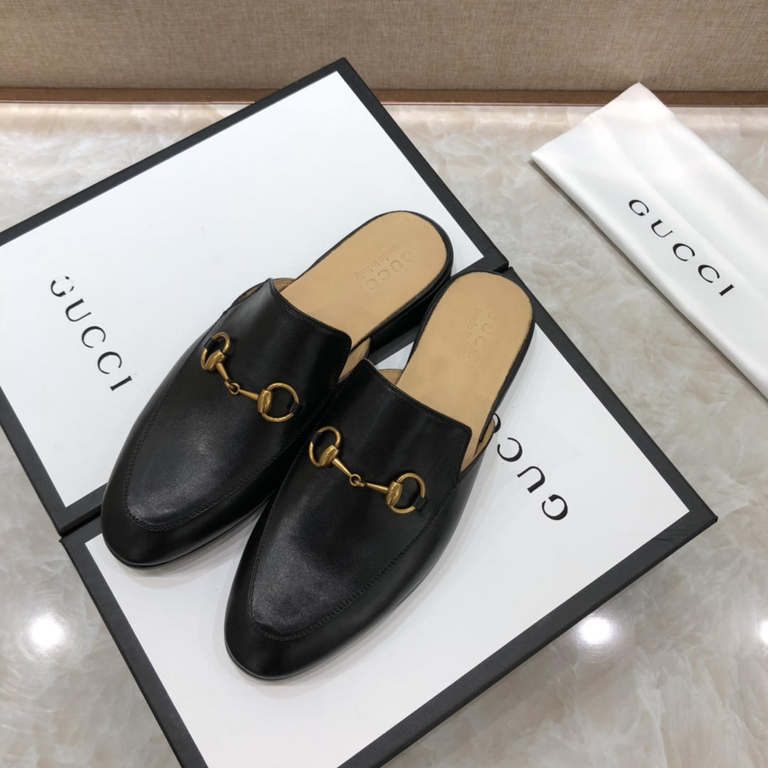 Gucciblack Slipper with golden button MS07527