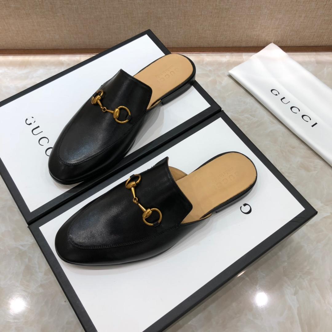 Gucciblack Slipper with golden button MS07527