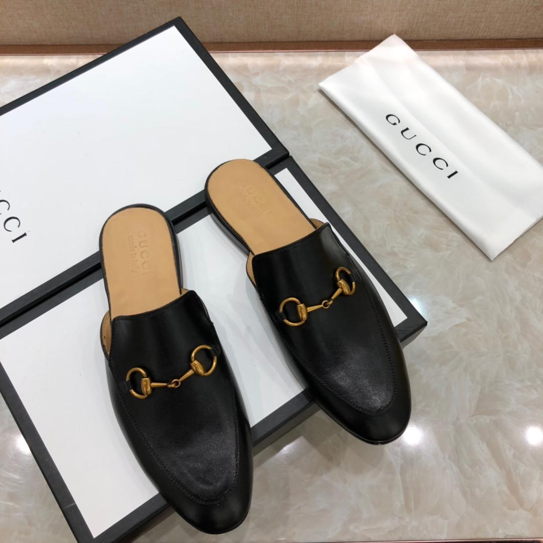 Gucciblack Slipper with golden button MS07527